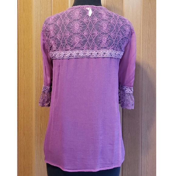 Old Navy Lavender Lace Accent Blouse - Picture 4 of 5